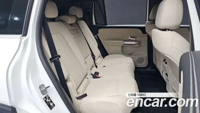 Mercedes-Benz GLB-Class 2024 — Photo 3/31