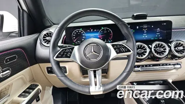 Mercedes-Benz GLB-Class 2024 — Photo 27/31
