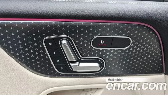 Mercedes-Benz GLB-Class 2024 — Photo 10/31