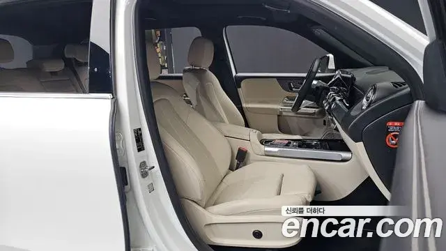 Mercedes-Benz GLB-Class 2024 — Photo 16/31