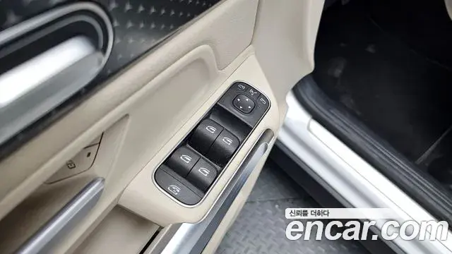 Mercedes-Benz GLB-Class 2024 — Photo 18/31