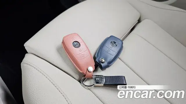 Mercedes-Benz GLB-Class 2024 — Photo 11/31