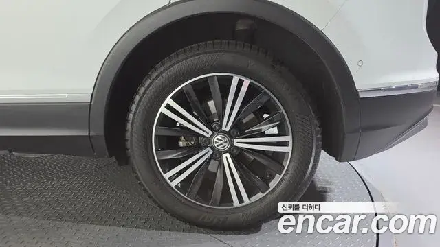 Volkswagen Tiguan 2020 — Şəkil 10/34