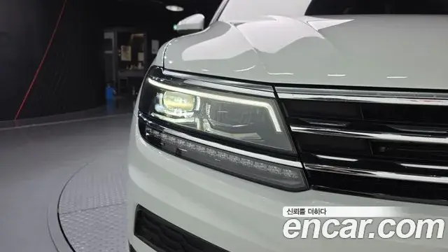 Volkswagen Tiguan 2020 — Şəkil 32/34