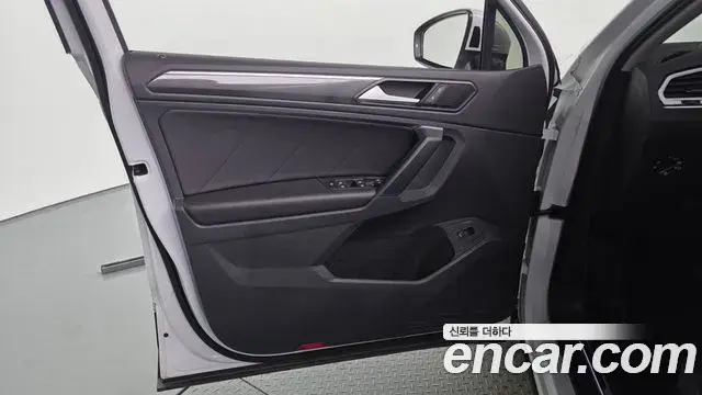 Volkswagen Tiguan 2020 — Şəkil 17/34