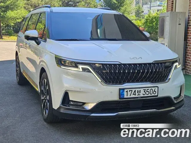 Kia Carnival 2023 — Фото 2/20