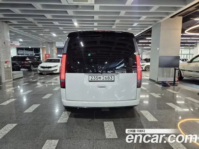 Hyundai Staria 2021 — ფოტო 16/17
