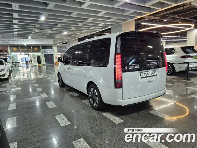 Hyundai Staria 2021 — ფოტო 9/17