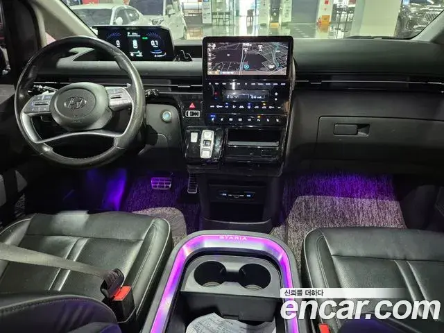 Hyundai Staria 2021 — ფოტო 1/17