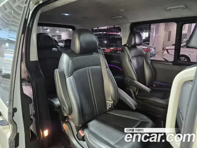 Hyundai Staria 2021 — ფოტო 3/17