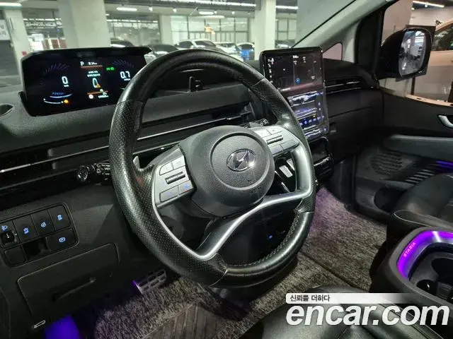 Hyundai Staria 2021 — ფოტო 13/17