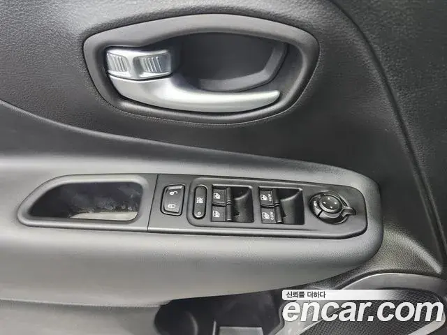 Jeep Renegade 2022 — ფოტო 18/20