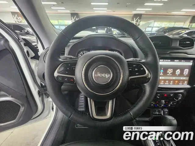 Jeep Renegade 2022 — ფოტო 8/20