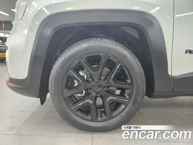 Jeep Renegade 2022 — ფოტო 10/20