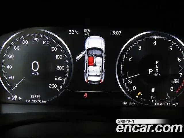 Volvo XC40 2020 — Photo 15/20