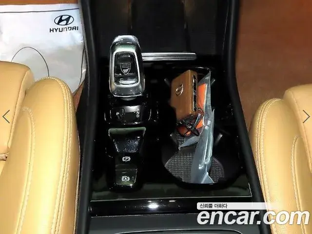 Volvo XC40 2020 — Photo 9/20