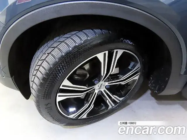 Volvo XC40 2020 — Photo 4/20