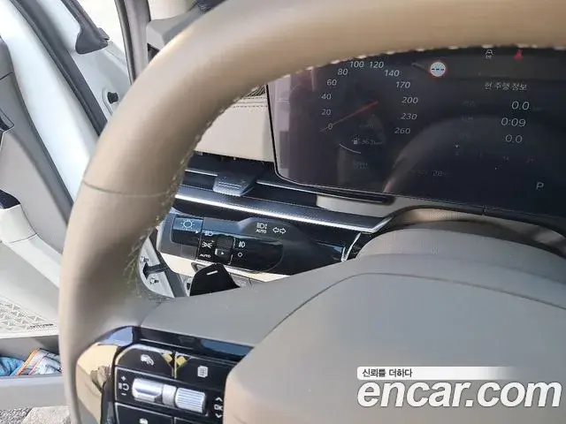 Kia Carnival 2024 — Фото 17/20