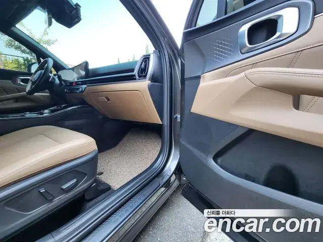 Kia Sorento 2023 — Photo 16/20