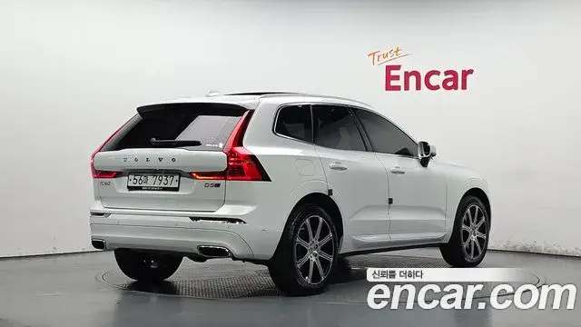 Volvo XC60 2018 — ფოტო 29/36