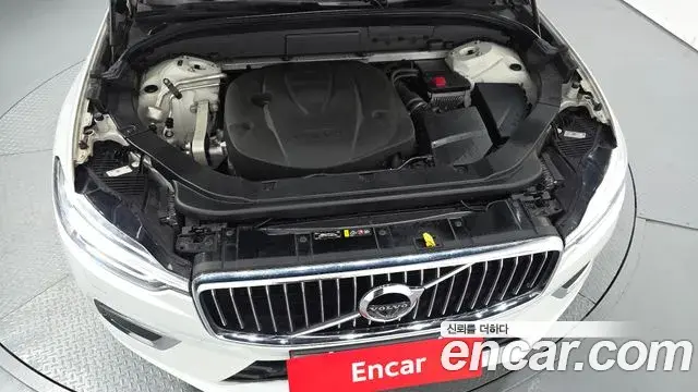 Volvo XC60 2018 — ფოტო 20/36