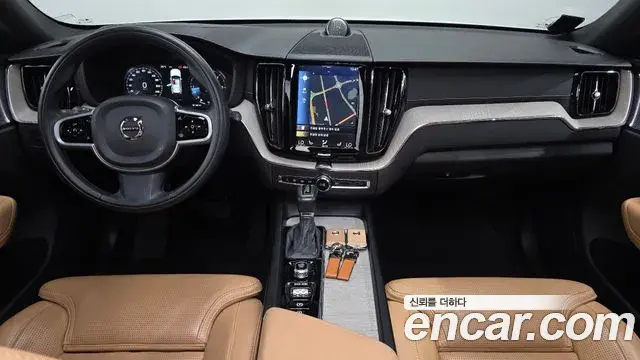Volvo XC60 2018 — ფოტო 15/36