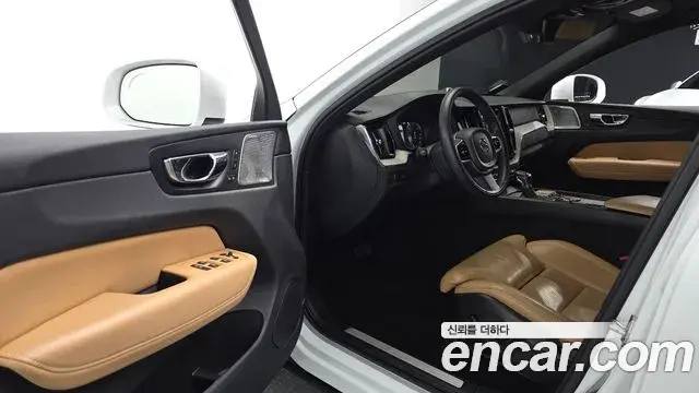 Volvo XC60 2018 — ფოტო 36/36