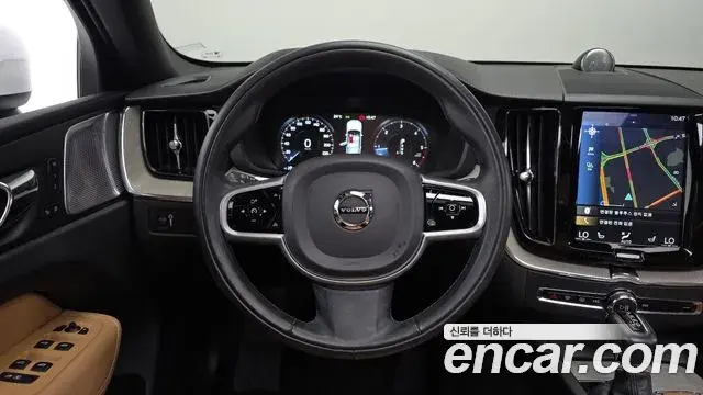 Volvo XC60 2018 — ფოტო 3/36