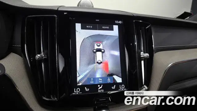 Volvo XC60 2018 — ფოტო 17/36