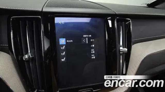 Volvo XC60 2018 — ფოტო 5/36