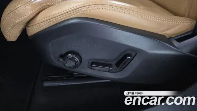 Volvo XC60 2018 — ფოტო 27/36