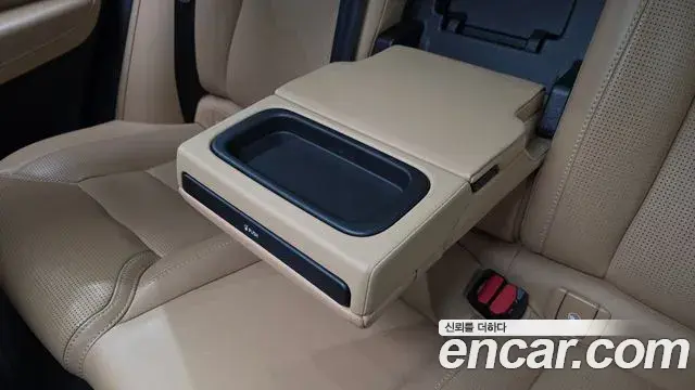Volvo XC60 2018 — ფოტო 32/36