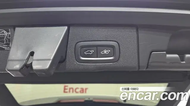 Volvo XC60 2018 — ფოტო 8/36