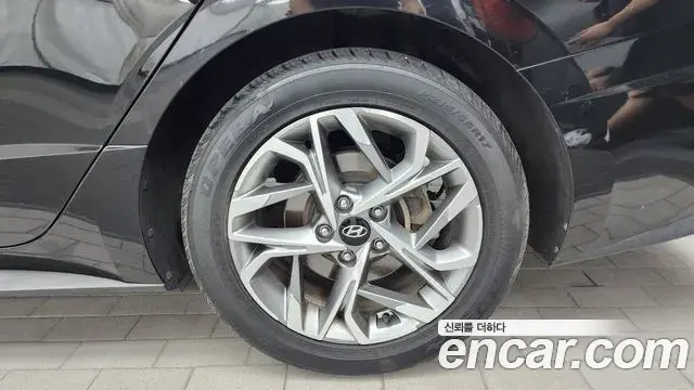 Hyundai Sonata Hybrid 2019 — Photo 25/32