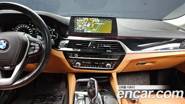 BMW 5 Series 2018 — Фото 13/20