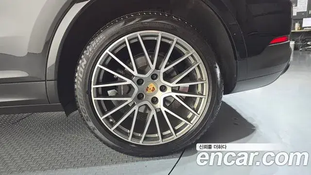 Porsche Cayenne 2023 — Şəkil 21/38