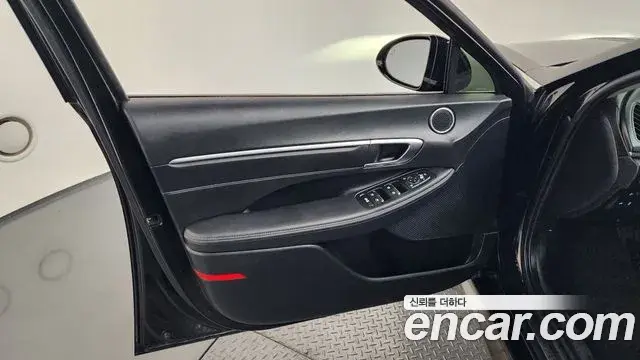 Hyundai Sonata Hybrid 2022 — Photo 8/34