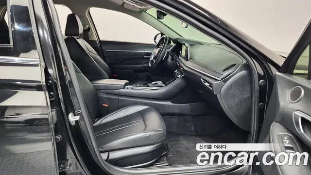 Hyundai Sonata Hybrid 2022 — Photo 26/34