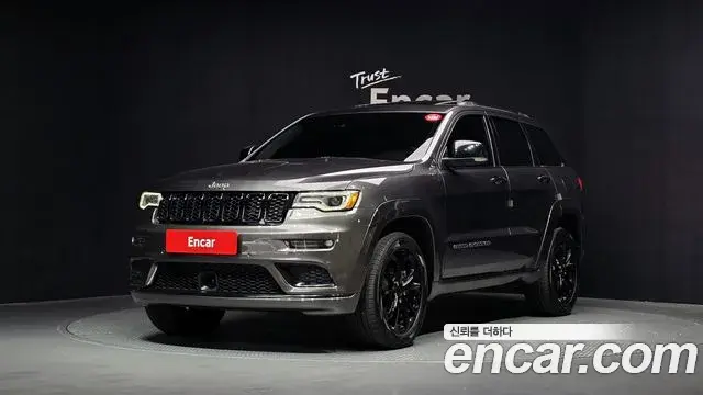 Jeep Grand Cherokee 2021 — Photo 32/32