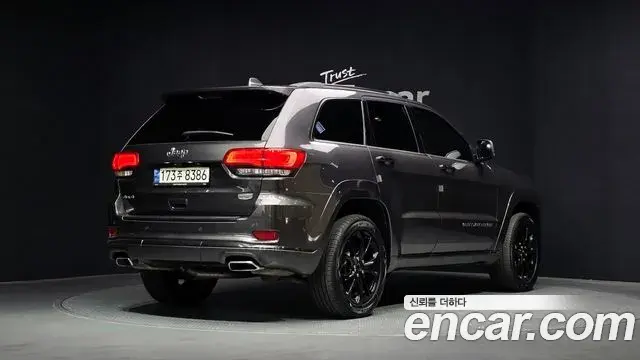 Jeep Grand Cherokee 2021 — Photo 31/32