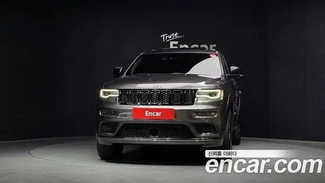 Jeep Grand Cherokee 2021 — Photo 16/32