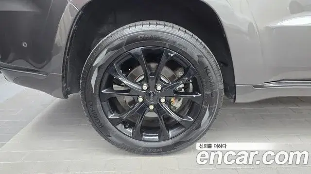 Jeep Grand Cherokee 2021 — Photo 7/32