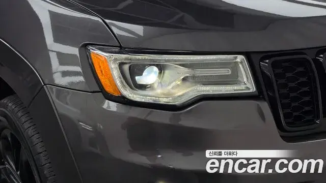 Jeep Grand Cherokee 2021 — Photo 15/32
