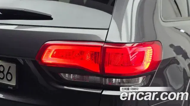 Jeep Grand Cherokee 2021 — Photo 22/32