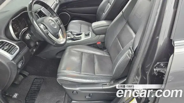 Jeep Grand Cherokee 2021 — Photo 27/32