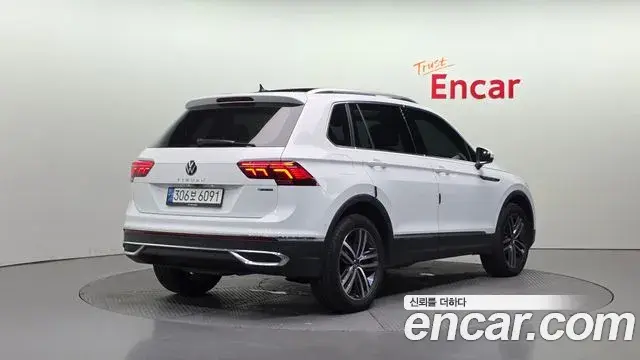 Volkswagen Tiguan 2022 — Photo 26/33