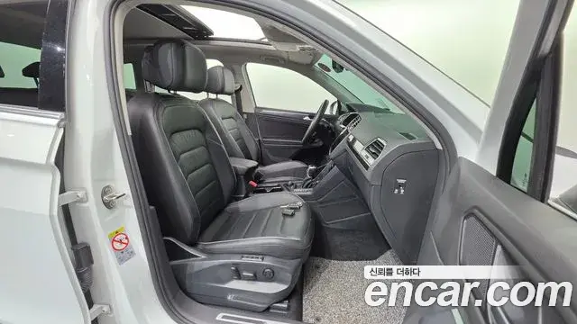 Volkswagen Tiguan 2022 — Photo 2/33