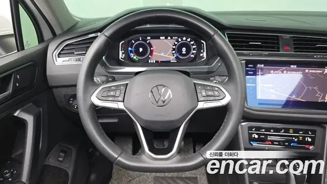 Volkswagen Tiguan 2022 — Photo 25/33