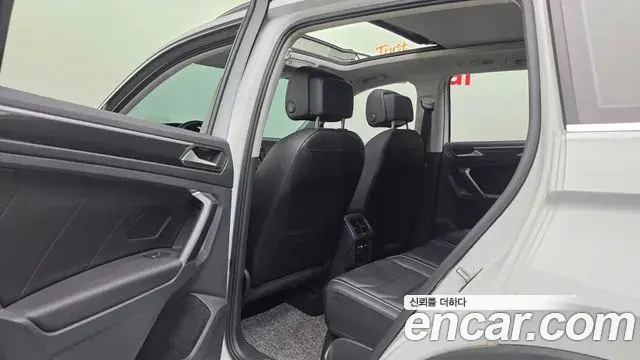 Volkswagen Tiguan 2022 — Photo 30/33