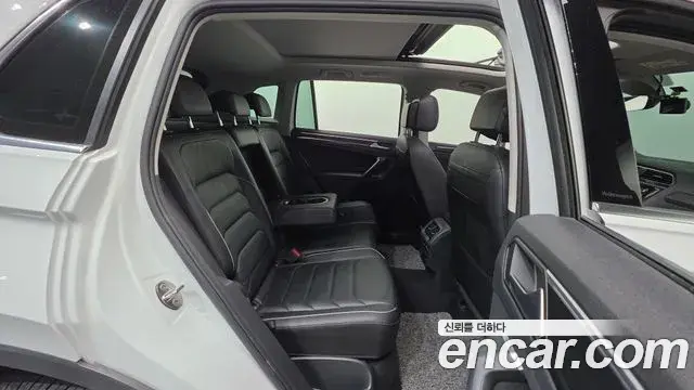 Volkswagen Tiguan 2022 — Photo 10/33